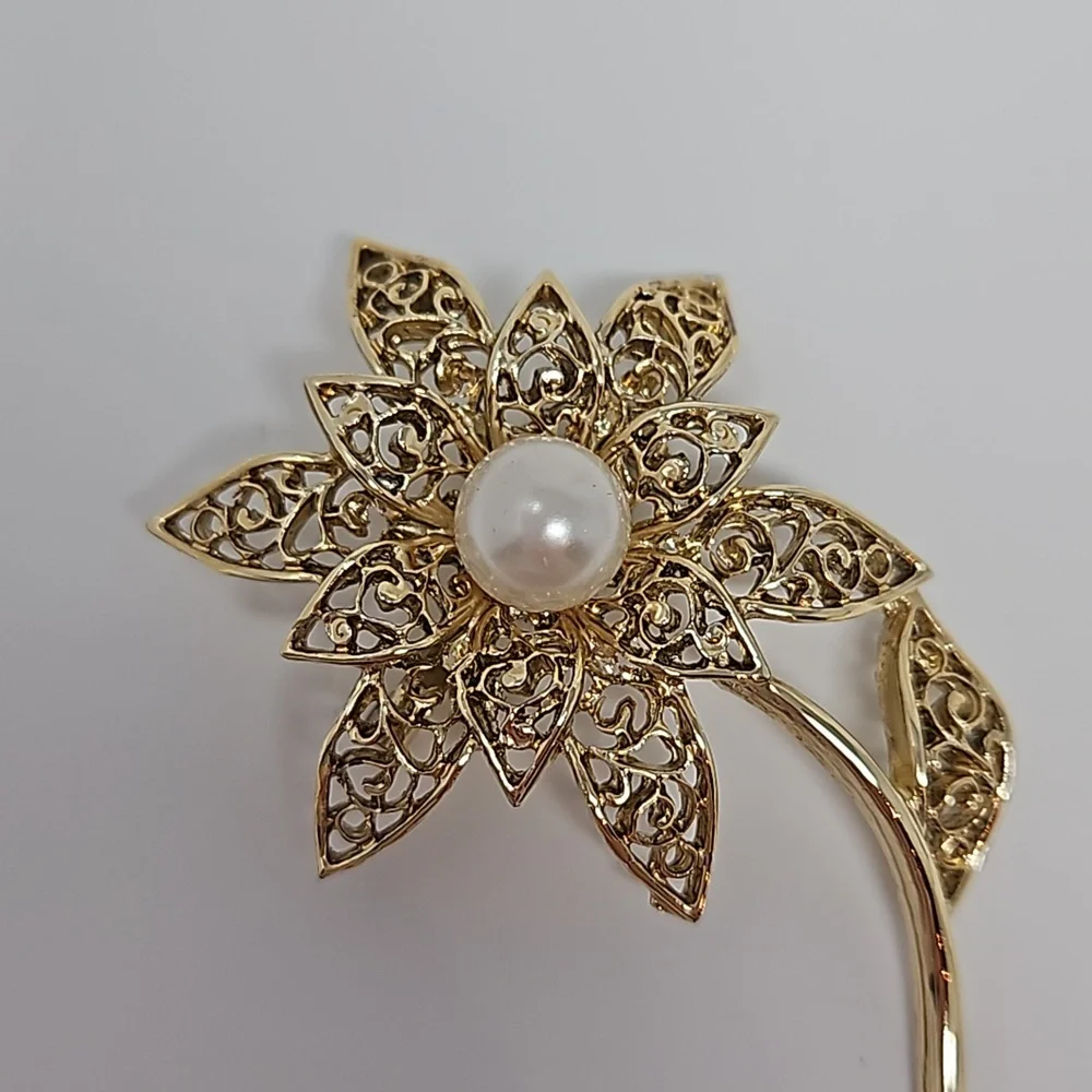 Vintage Flower Brooch Gold Tone Filagree Faux Pearl